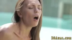 تشغيل امرأة سمراء فاتنة فيرونيكا كلارك يعطي اللسان الشديد وHANDJOB في مشهد الجنس الشرجي المتشددين في الهواء الطلق