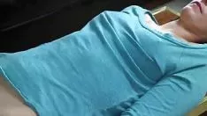 En iyi arkadaşının karısını arabada sikiyor