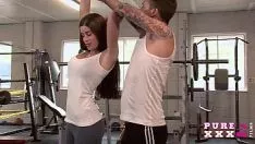 Afspelen Seks in de sportschool met porno op hoog niveau Xxx