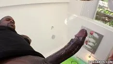 Afspelen De grootste lul komt de schattige blondine binnen