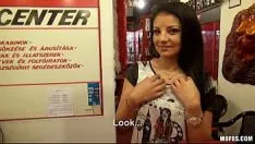 Reproduzir Mulheres com Lindicu Mare Young fodidas na loja