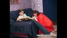 Afspelen Hd Xxx Movies Moeder zuigt lul als zoon krant leest