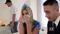 تشغيل رجلان يمارسان الجنس مع نفس السيدة الجميلة