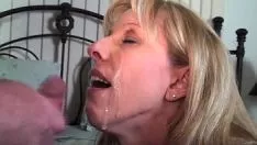 Oynat Olgunlar emme çük ve yutma boşalmak ile porno derlemeler