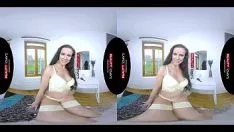 Jouer Elle a un gros cul et des seins comme prévu par cet homme excité qui l'aime