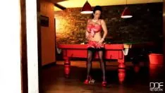 Jouer La milf veut avoir un jeu sexuel mémorable dans la voiture de ce black doué