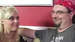 Jouer MILFs interraciales ébène et blonde - Hot Black on White Sex Tapes 2