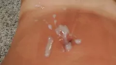 Abspielen Vollbusige MILF gibt umwerfenden Blowjob und bekommt Cumshot auf ihren kurvigen Arsch