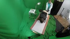 Examenul intens al păsăricii medicale al lui Scarlett Johnson