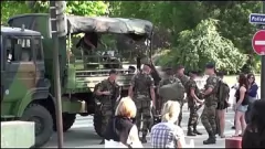 Redare Orgie publică de trio cu sânii mari și femdom lângă emblematicul Turn Eiffel din Paris