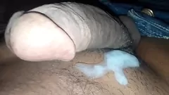 Afspelen Solo masturbatievideo van de jonge plattelandsjongen Fuadur Rahman