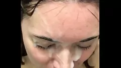 Abspielen Teen Babe wird mit Blowjob und Cumshot -Zusammenstellung ungezogen