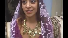 Jouer Rencontre du trio arabe: l'adolescent brune se fait baiser et suce hardcore