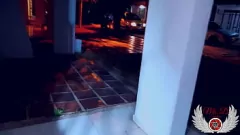 Abspielen Dünner junger Amateur fangen in Dessous durch Fenster masturbend