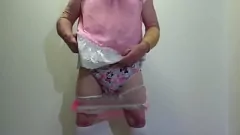 Redare Sissy Pinky's Wet Scheter se joacă cu femdom master