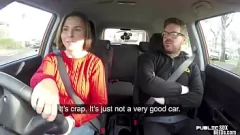 Reproduzir Morena peituda fica travessa em foda -foda do carro de pov