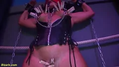 Oynat Kas maskeli MILF ile Hardcore BDSM oturumu