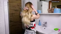 Odtwórz Steamy Shower Show Irki Davalki - mokra i dzika masturbacja gorącej brunetki