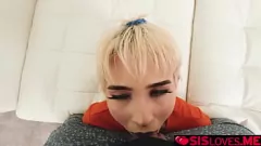 Afspelen Kijk hoe deze geile stiefzus de grote lul van haar stiefbroer berijdt in een wilde cowgirlsessie, terwijl ze haar poesje likt en vingert tot een orgasme